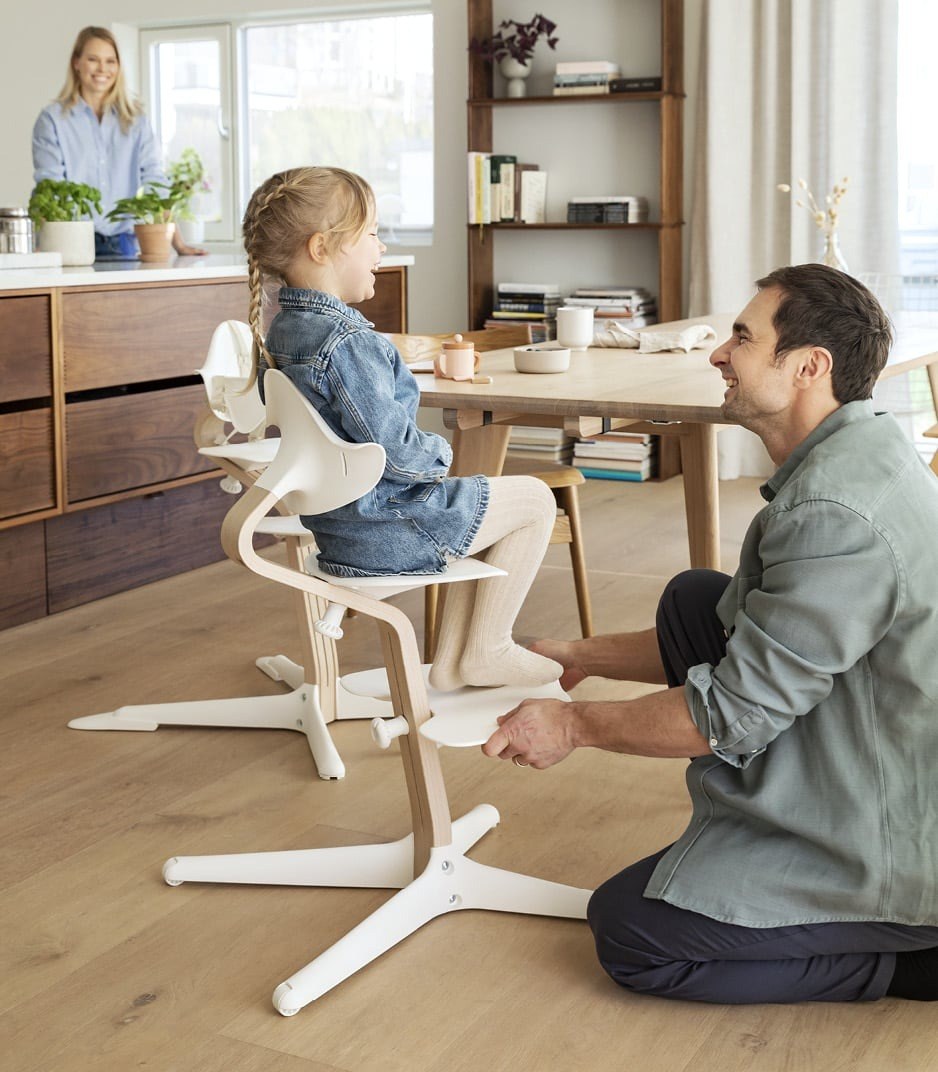 Adjusting the Nomi seat height and depth by hand, without tools
